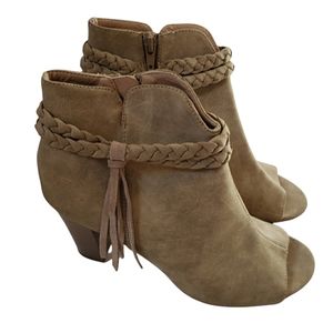 XOXO Bellamy Block Heel Tan Women's Size 8.5